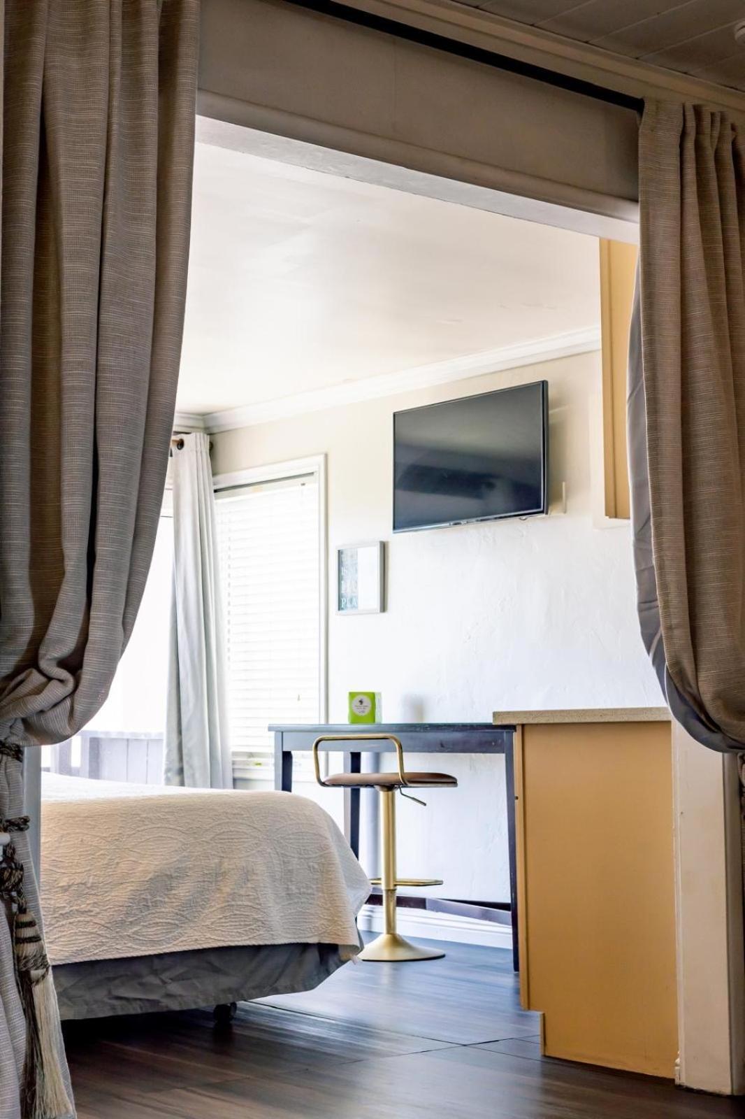 Seaside Laguna Inn & Suites ลากูนาบีช ภายนอก รูปภาพ